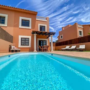 https://villa-in-corralejo-with-private-pool.in-canary-islands.com